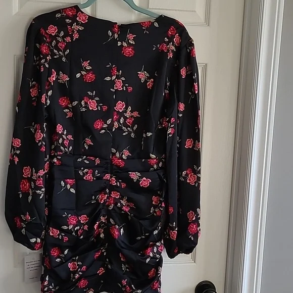 Sz small dress - Picture 3 of 4